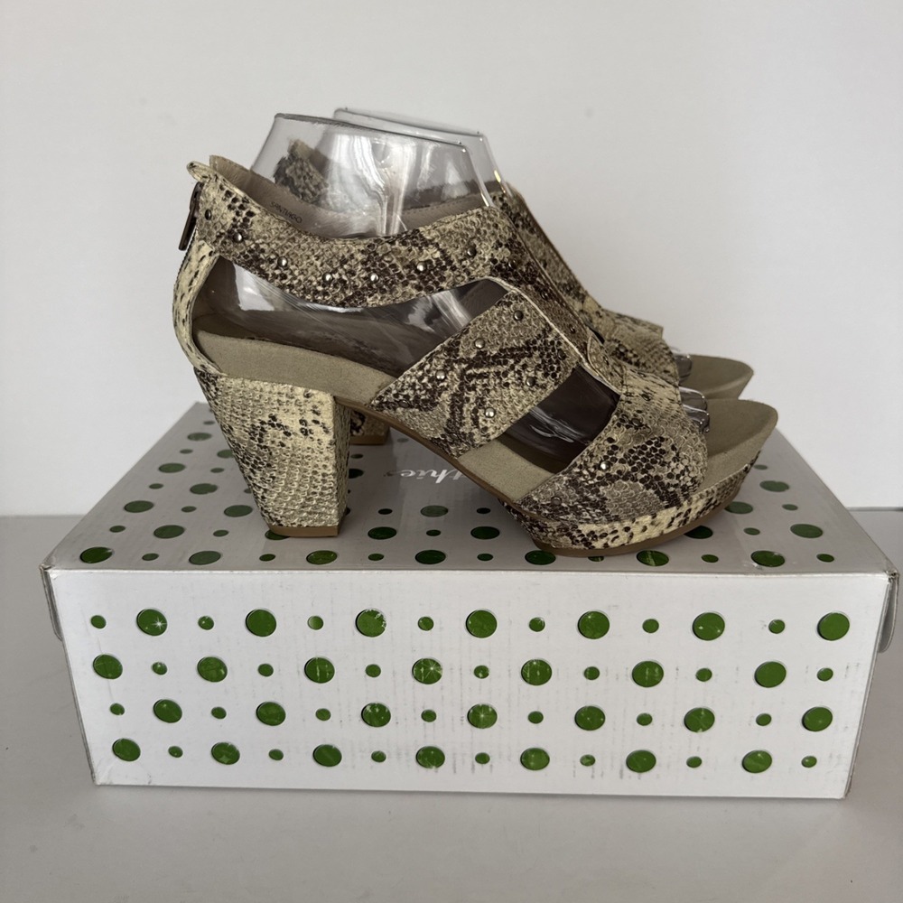 Earthies Sandles Santiago Beige Snake Embossed Leather Studded Edgy Animal 8 B